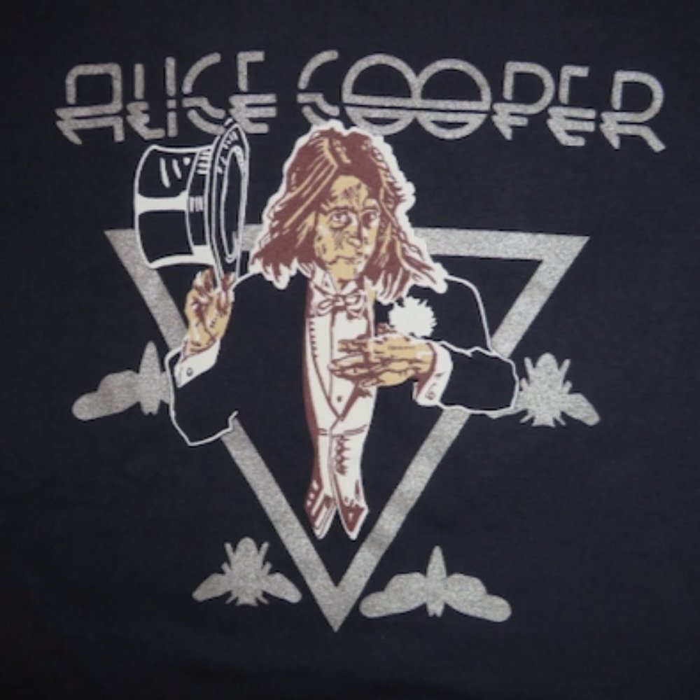 Alice Cooper Top Hat Concert Shirt- Men's Small.